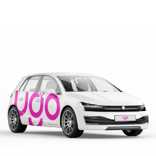 Automóvil con identidad visual de UGO